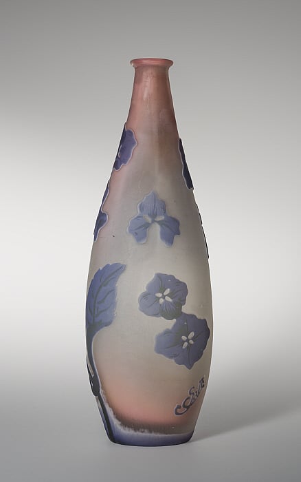 Cameo Vase Slider Image 3